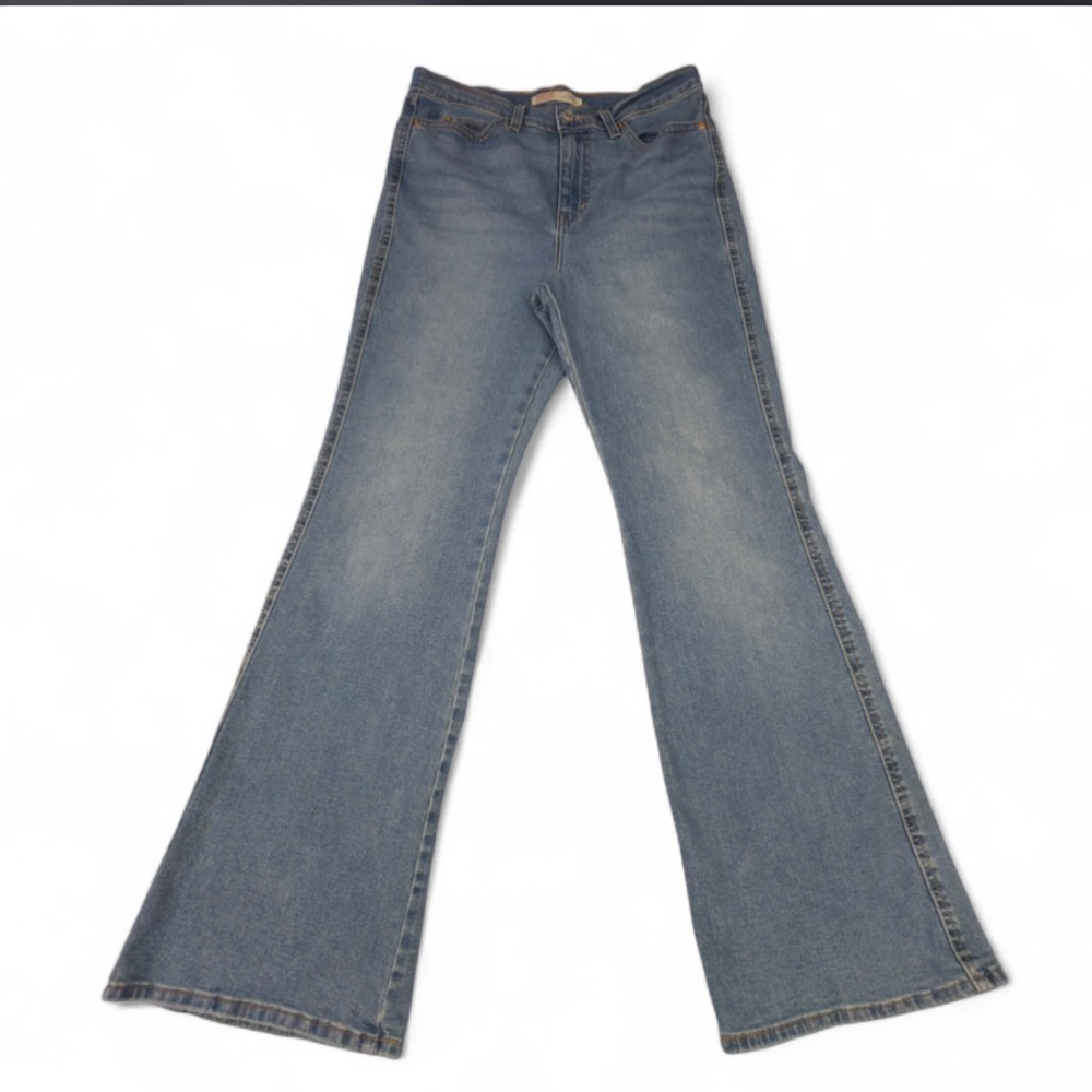 Signature by Levi Strauss Women's Light Blue Flare Jeans